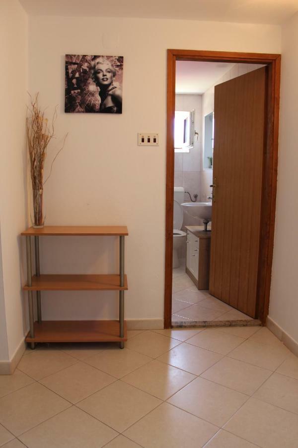 Apartman Leni Nin Exterior photo