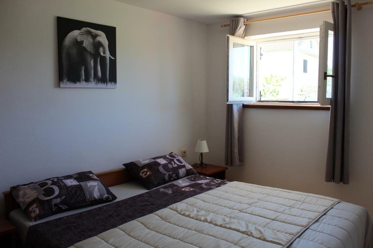 Apartman Leni Nin Exterior photo